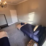 Near Hospital 2 Bedroom - Sleeps 4 - Self Check In - Fully Furnished * Carlisle (Cumbria)