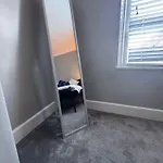 Casa de Férias Near Hospital 2 Bedroom - Sleeps 4 - Self Check In - Fully Furnished