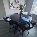 Holiday home Near Hospital 2 Bedroom - Sleeps 4 - Self Check In - Fully Furnished *