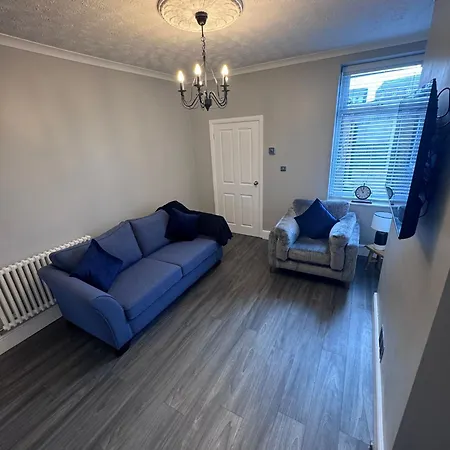 Semesterbostad Near Hospital 2 Bedroom - Sleeps 4 - Self Check In - Fully Furnished