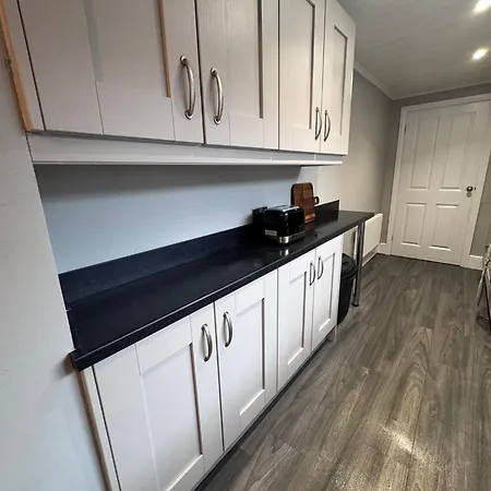 Near Hospital 2 Bedroom - Sleeps 4 - Self Check In - Fully Furnished * Carlisle (Cumbria)