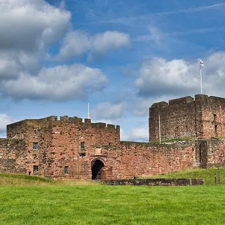 Near Hospital 2 Bedroom - Sleeps 4 - Self Check In - Fully Furnished *