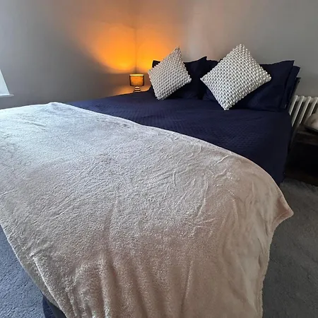 Ferienhaus Near Hospital 2 Bedroom - Sleeps 4 - Self Check In - Fully Furnished