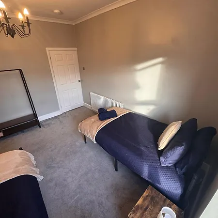 Near Hospital 2 Bedroom - Sleeps 4 - Self Check In - Fully Furnished * Carlisle (Cumbria)