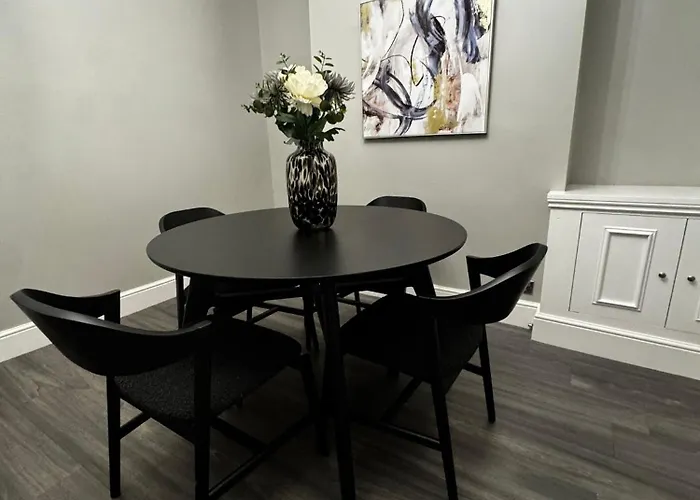 Near Hospital 2 Bedroom - Sleeps 4 - Self Check In - Fully Furnished Holiday home Carlisle (Cumbria)