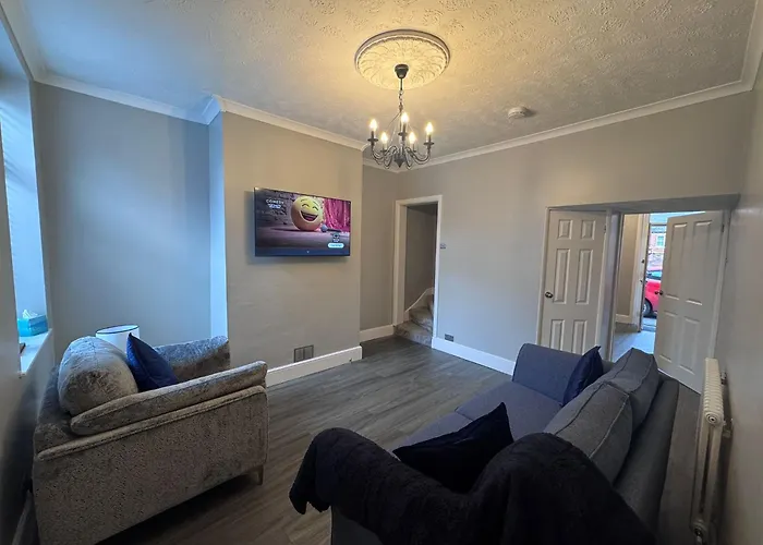 Near Hospital 2 Bedroom - Sleeps 4 - Self Check In - Fully Furnished Semesterbostad