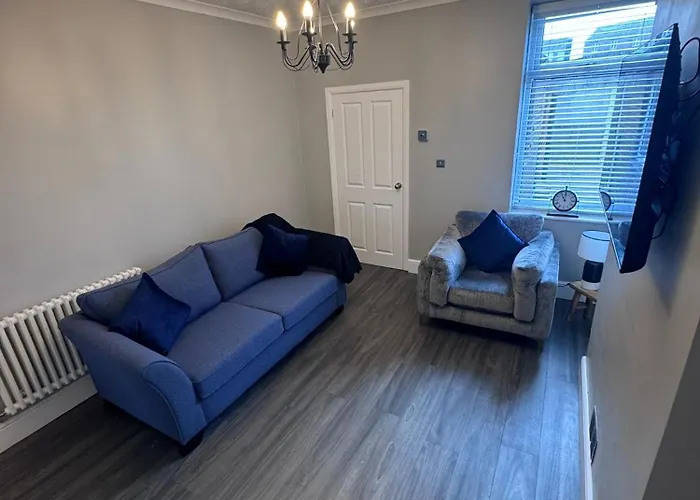 Holiday home Near Hospital 2 Bedroom - Sleeps 4 - Self Check In - Fully Furnished