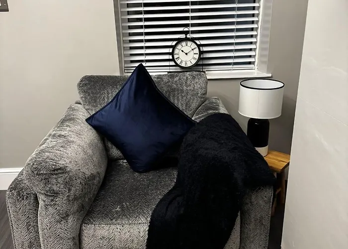 Near Hospital 2 Bedroom - Sleeps 4 - Self Check In - Fully Furnished Holiday home Carlisle (Cumbria)