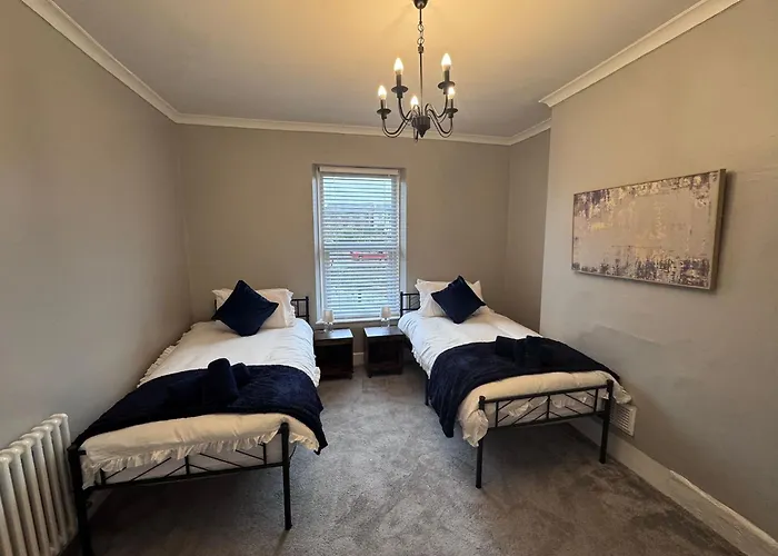 Near Hospital 2 Bedroom - Sleeps 4 - Self Check In - Fully Furnished Semesterbostad *