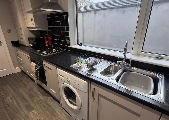 Near Hospital 2 Bedroom - Sleeps 4 - Self Check In - Fully Furnished * Carlisle (Cumbria)