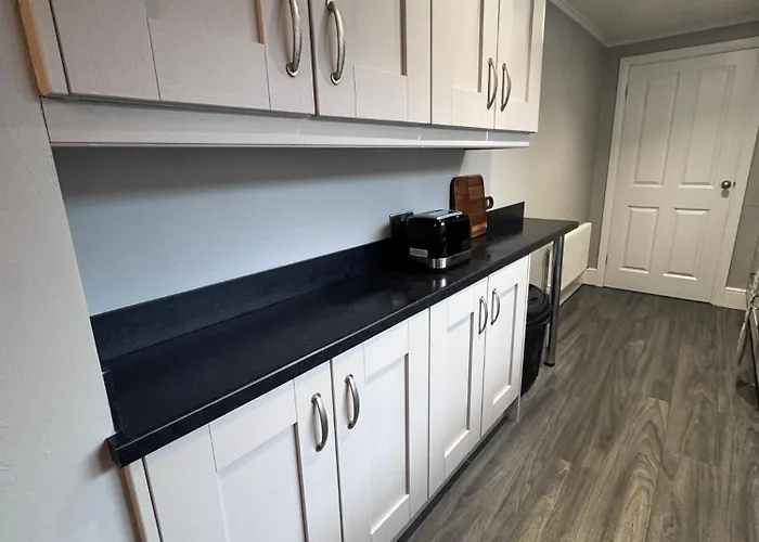 Near Hospital 2 Bedroom - Sleeps 4 - Self Check In - Fully Furnished * Carlisle (Cumbria)