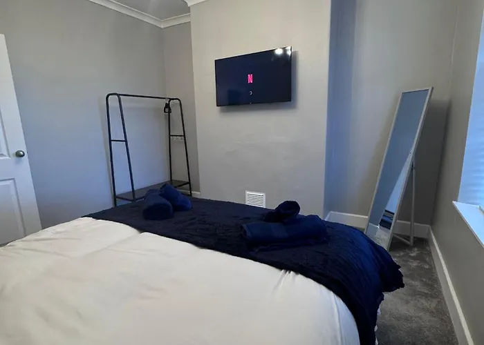 Near Hospital 2 Bedroom - Sleeps 4 - Self Check In - Fully Furnished Semesterbostad