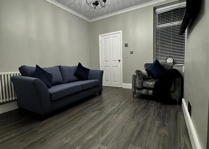 Semesterbostad Near Hospital 2 Bedroom - Sleeps 4 - Self Check In - Fully Furnished