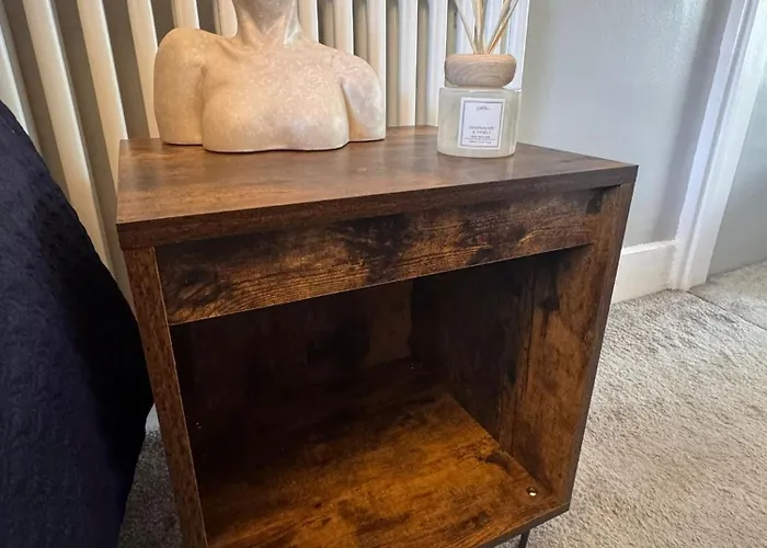 Near Hospital 2 Bedroom - Sleeps 4 - Self Check In - Fully Furnished *