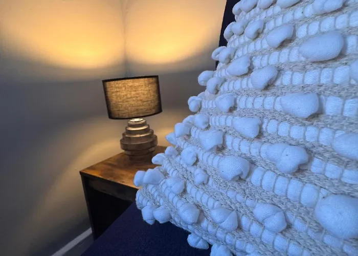 Near Hospital 2 Bedroom - Sleeps 4 - Self Check In - Fully Furnished Holiday home *