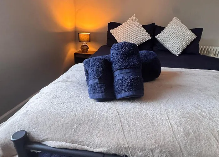 Near Hospital 2 Bedroom - Sleeps 4 - Self Check In - Fully Furnished Holiday home Carlisle (Cumbria)