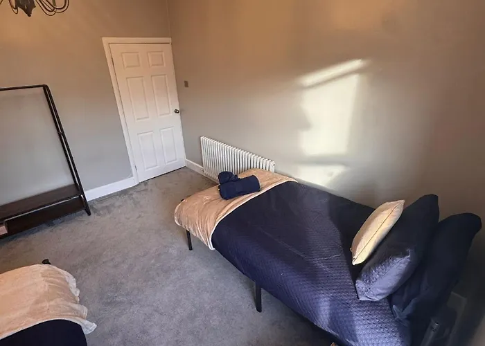 Near Hospital 2 Bedroom - Sleeps 4 - Self Check In - Fully Furnished * Carlisle (Cumbria)