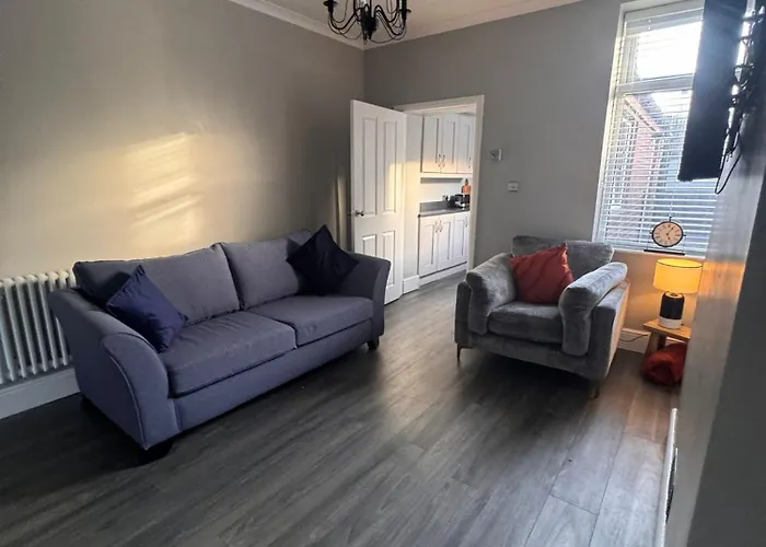 Near Hospital 2 Bedroom - Sleeps 4 - Self Check In - Fully Furnished Holiday home Carlisle (Cumbria)